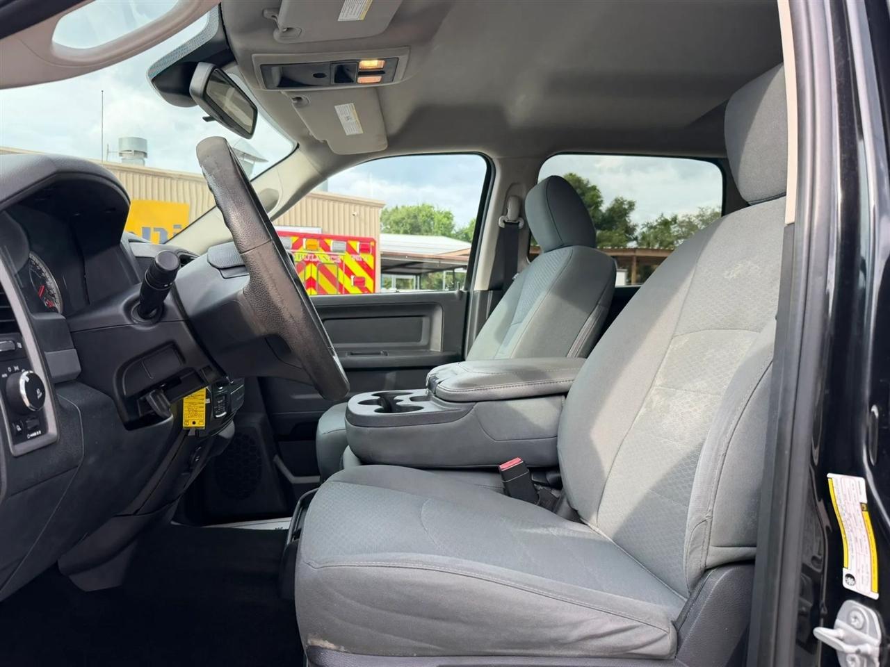 RAM 1500 Tradesman Crew Cab SWB 4WD 2016