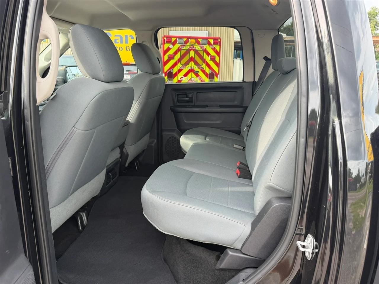 RAM 1500 Tradesman Crew Cab SWB 4WD 2016