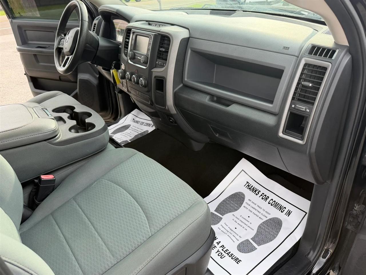 RAM 1500 Tradesman Crew Cab SWB 4WD 2016