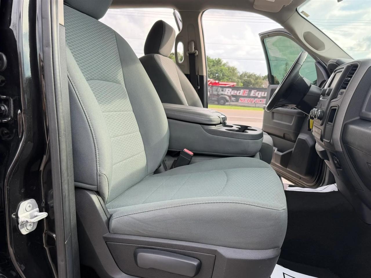 RAM 1500 Tradesman Crew Cab SWB 4WD 2016