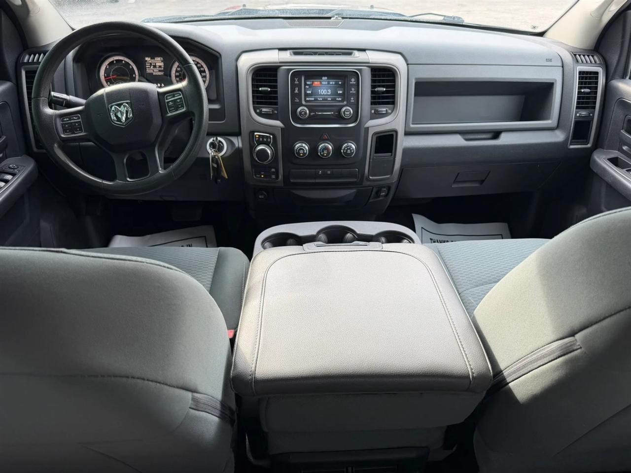 RAM 1500 Tradesman Crew Cab SWB 4WD 2016
