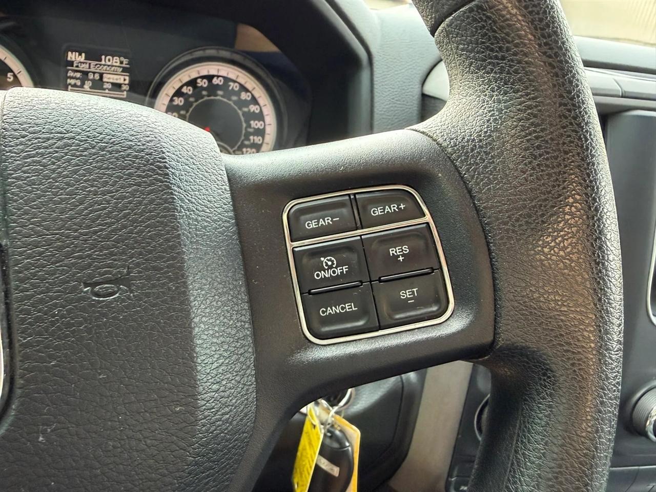 RAM 1500 Tradesman Crew Cab SWB 4WD 2016