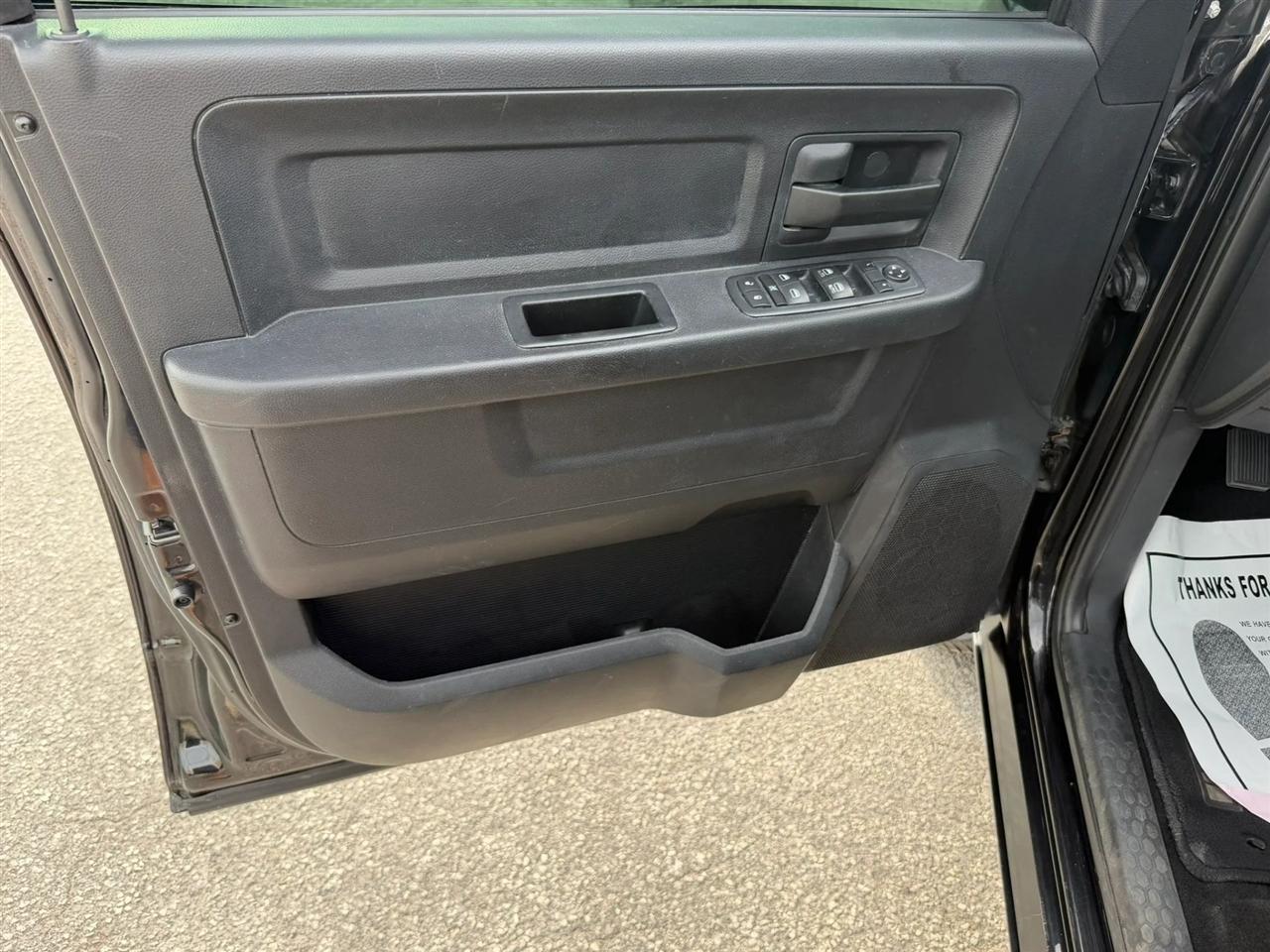 RAM 1500 Tradesman Crew Cab SWB 4WD 2016