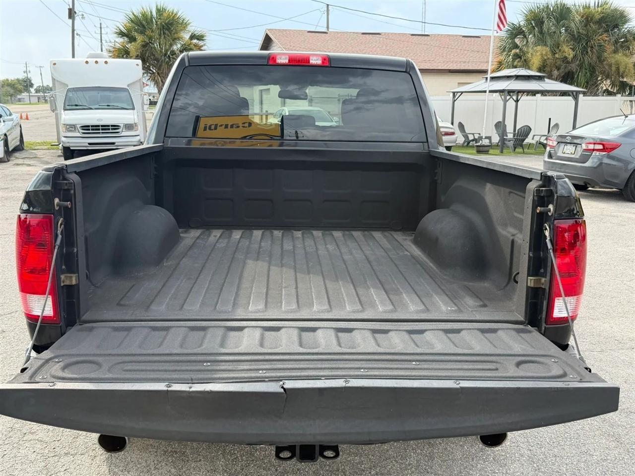 RAM 1500 Tradesman Crew Cab SWB 4WD 2016