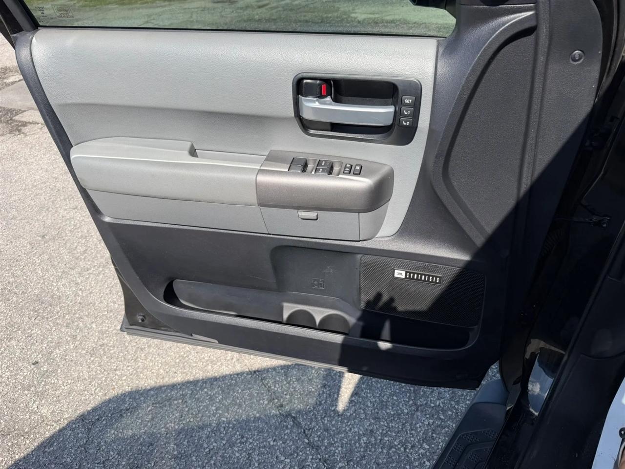 Toyota Sequoia Limited 4WD FFV 2016
