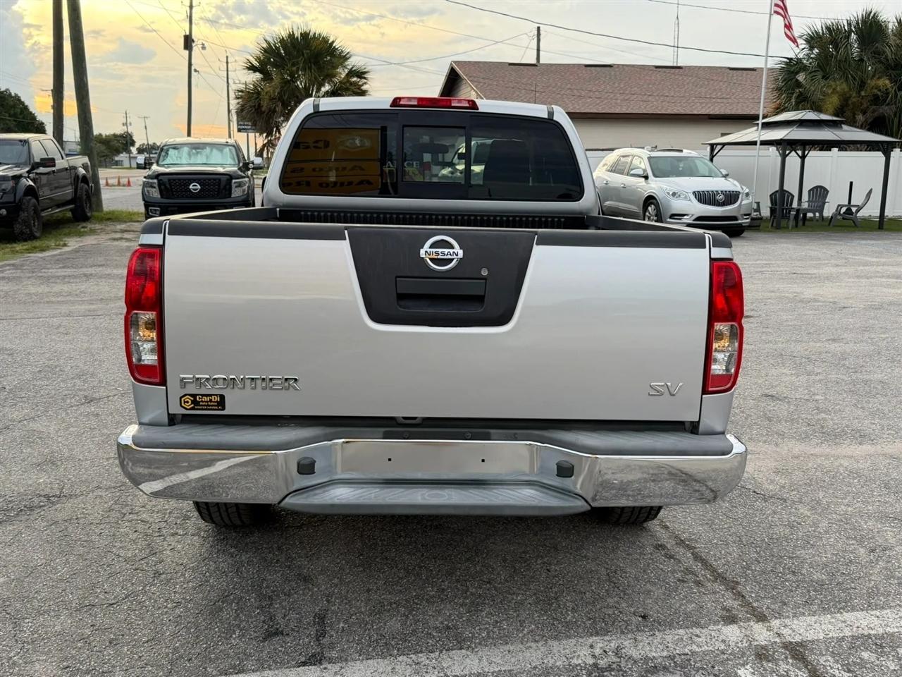 Nissan Frontier SV I4 King Cab 2WD 2011