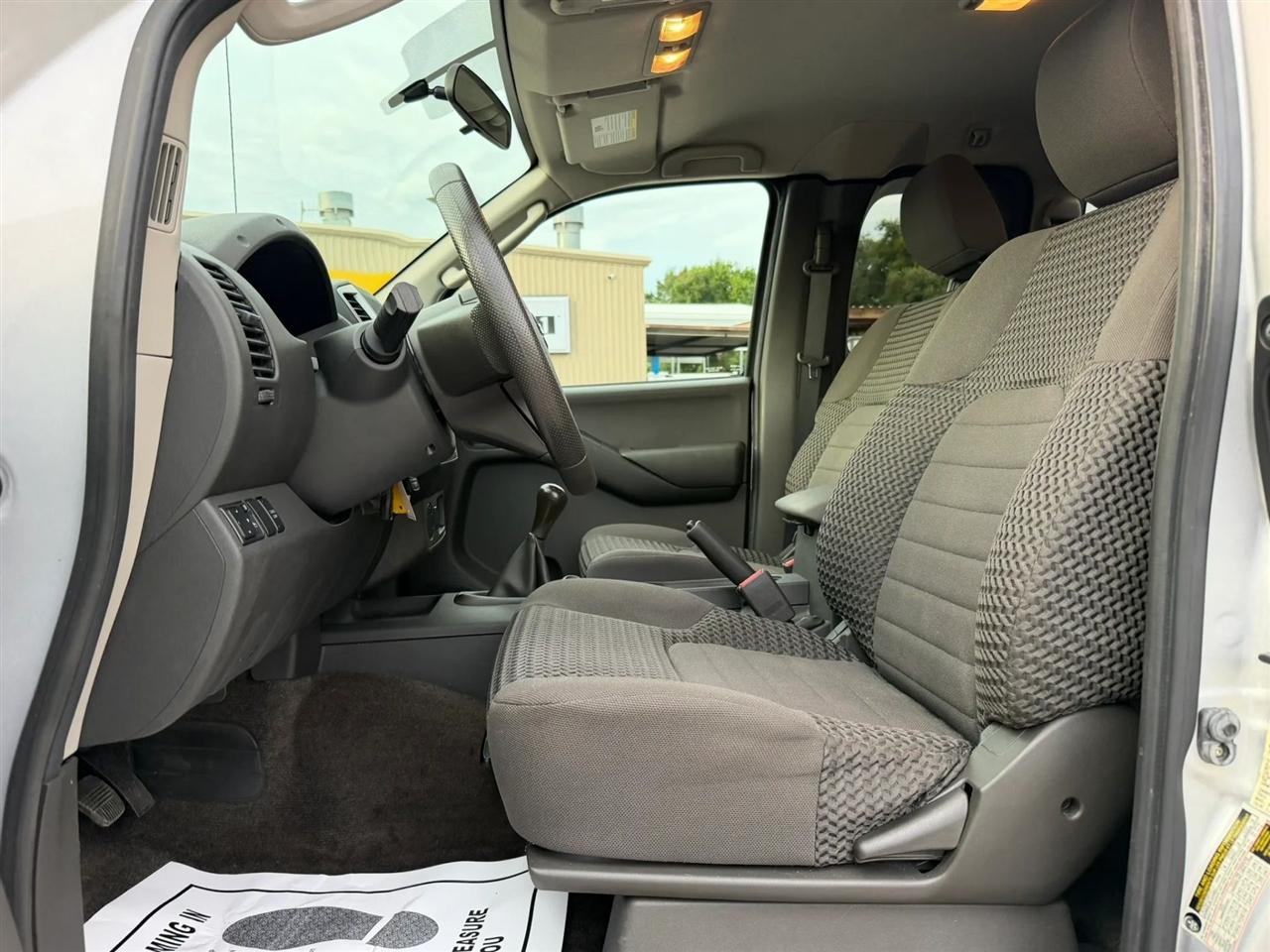 Nissan Frontier SV I4 King Cab 2WD 2011