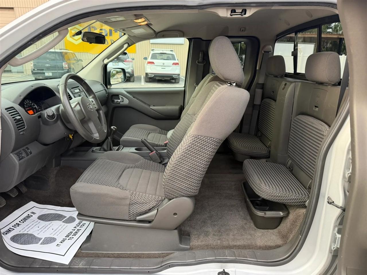 Nissan Frontier SV I4 King Cab 2WD 2011