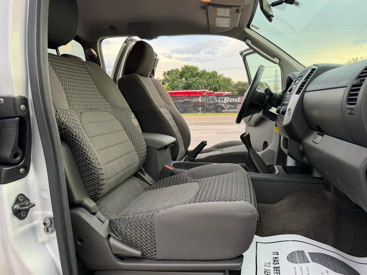 Nissan Frontier SV I4 King Cab 2WD 2011