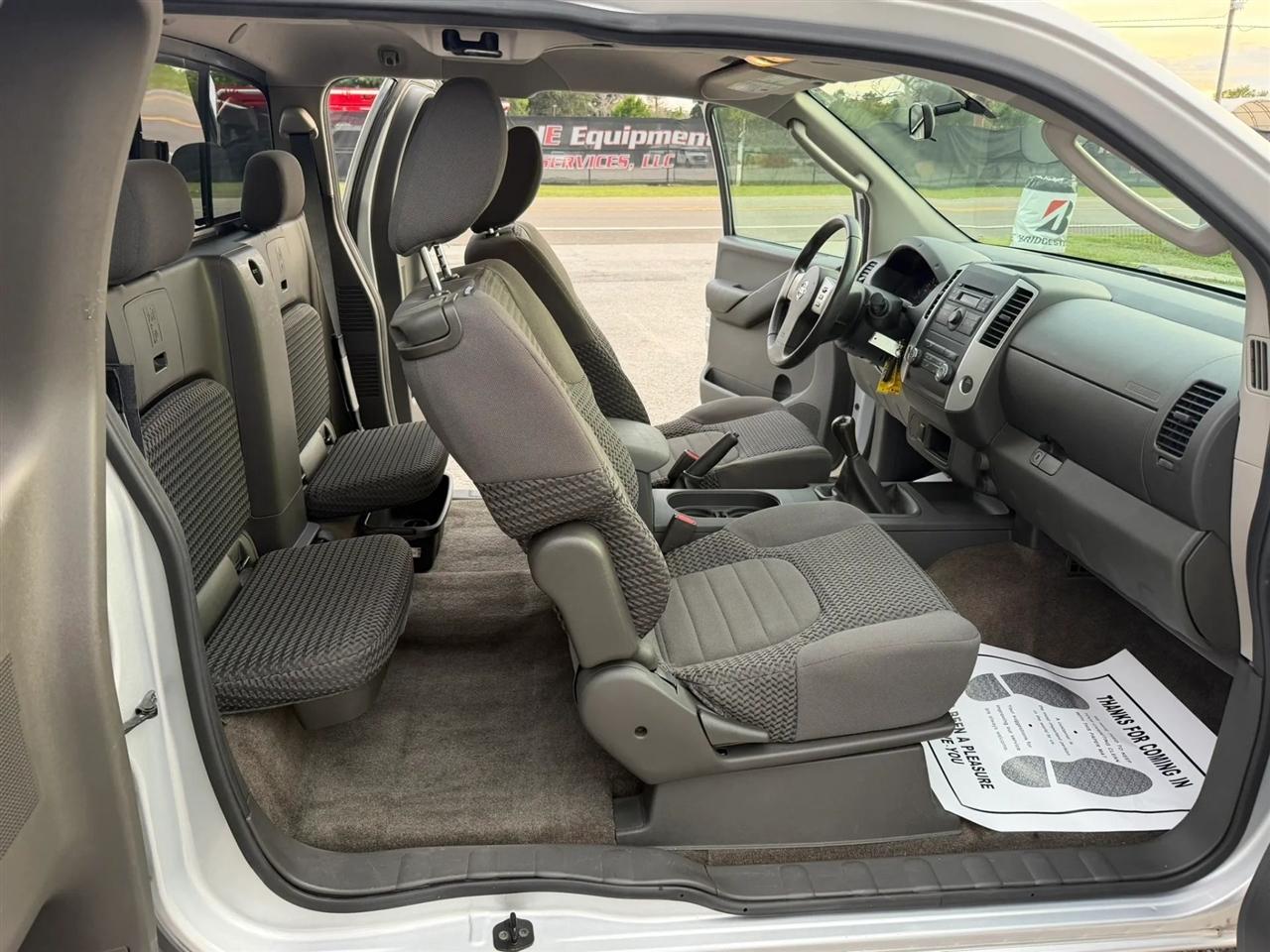 Nissan Frontier SV I4 King Cab 2WD 2011
