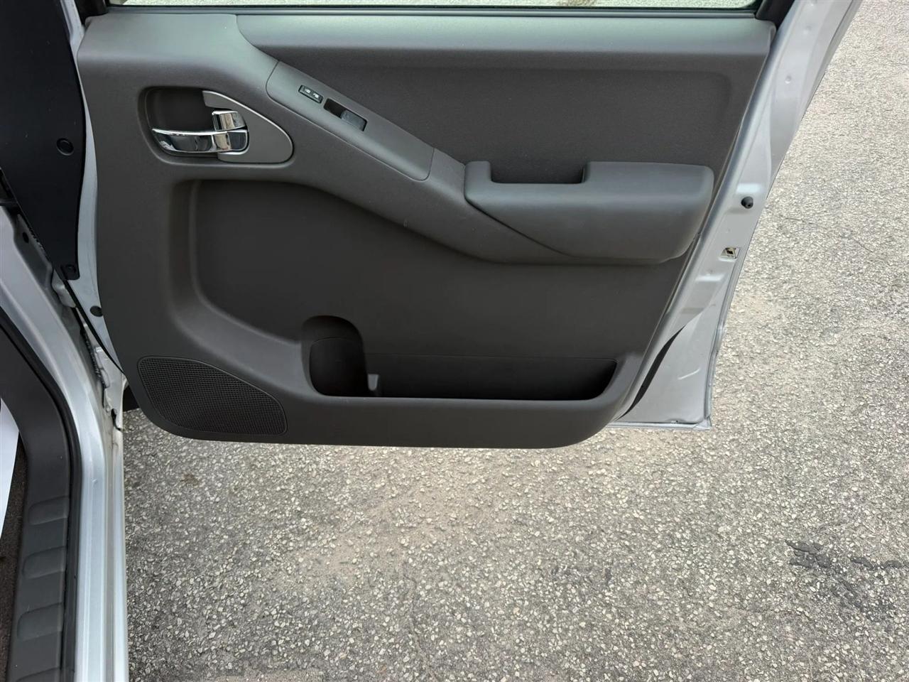 Nissan Frontier SV I4 King Cab 2WD 2011