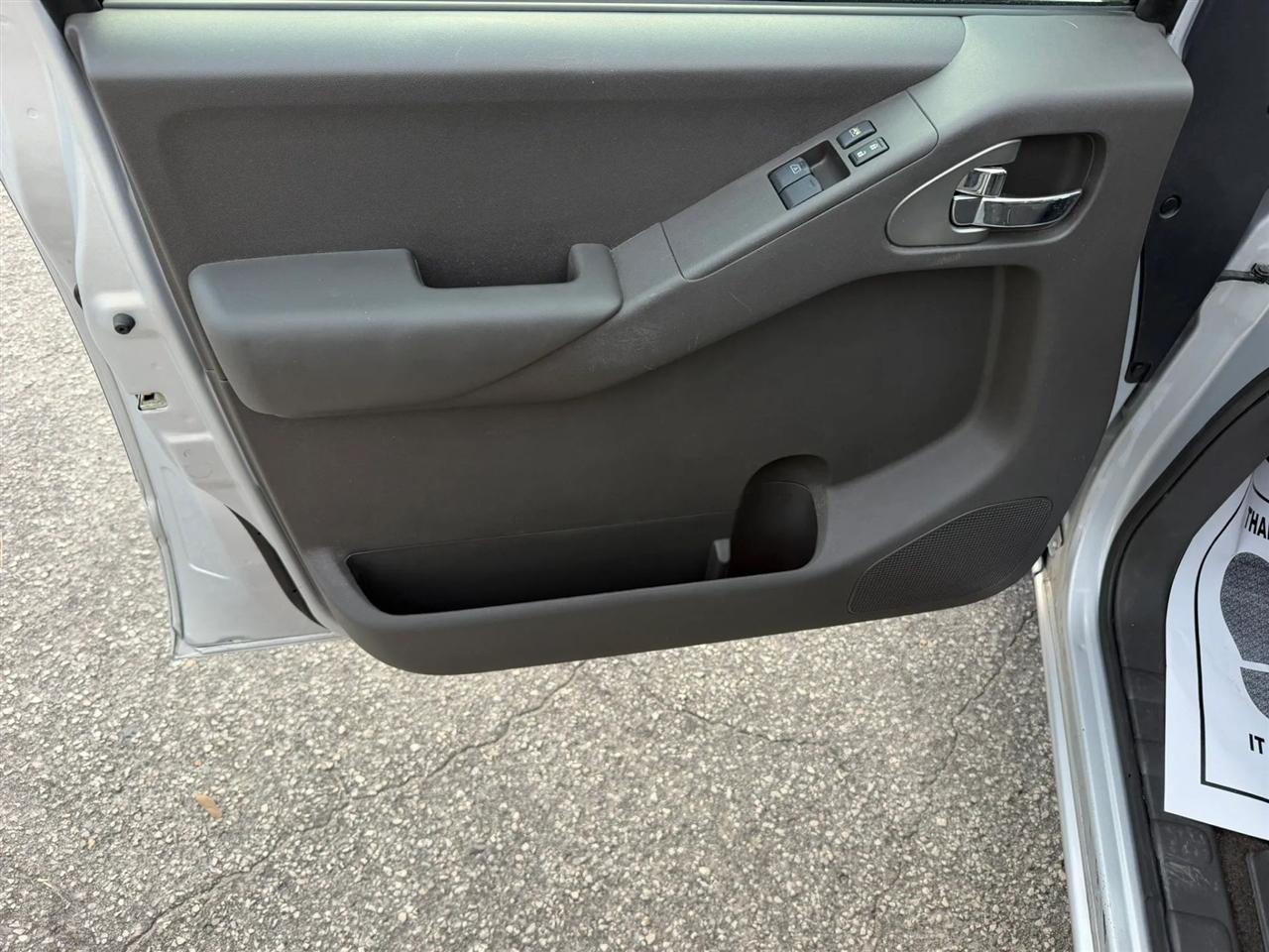 Nissan Frontier SV I4 King Cab 2WD 2011