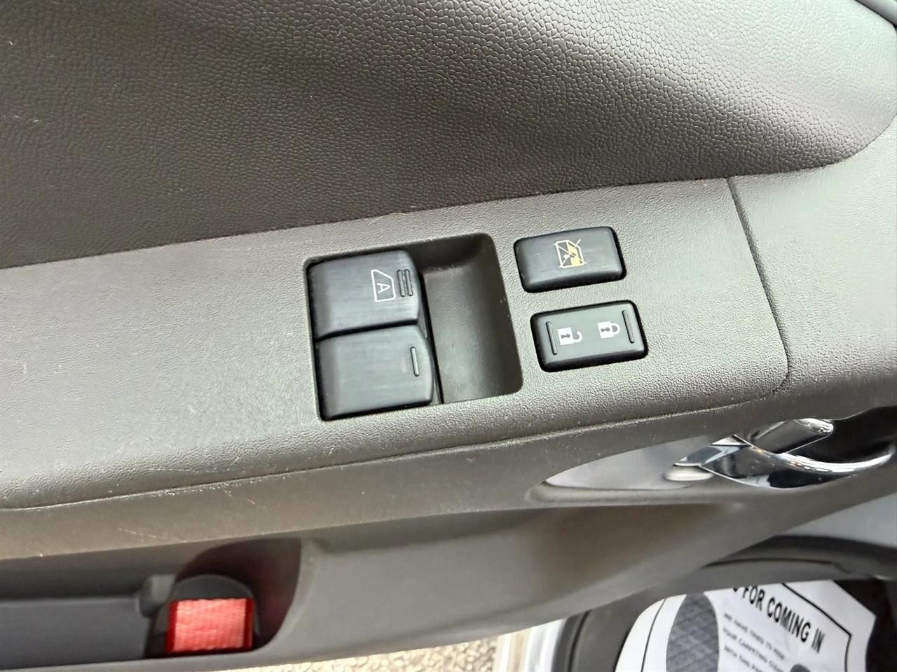 Nissan Frontier SV I4 King Cab 2WD 2011