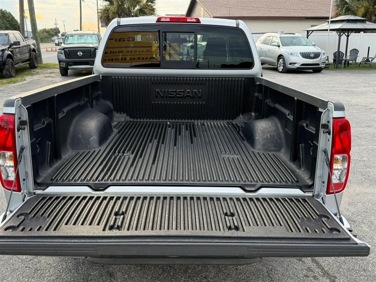 Nissan Frontier SV I4 King Cab 2WD 2011