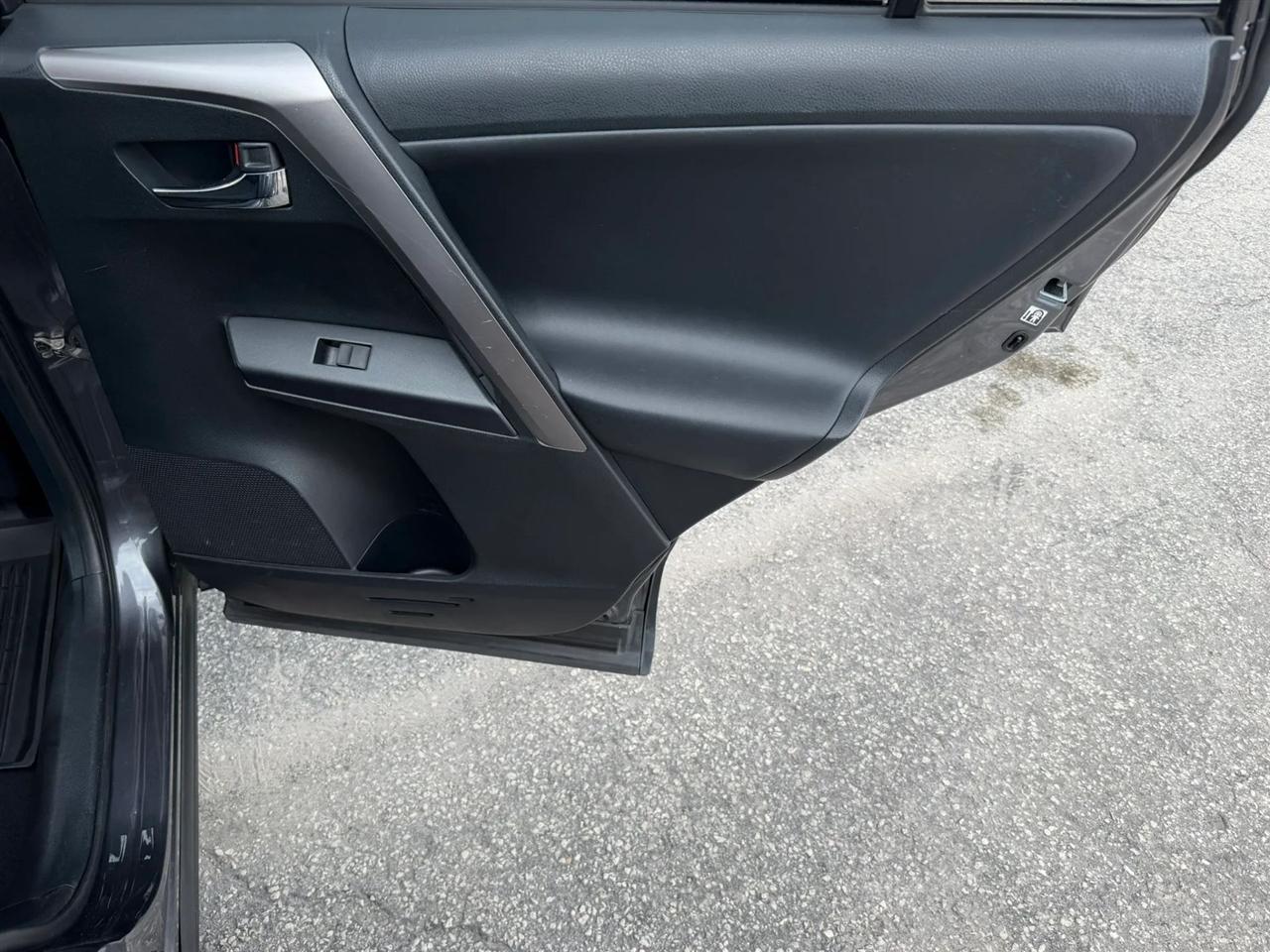 Toyota RAV4 XLE AWD 2017