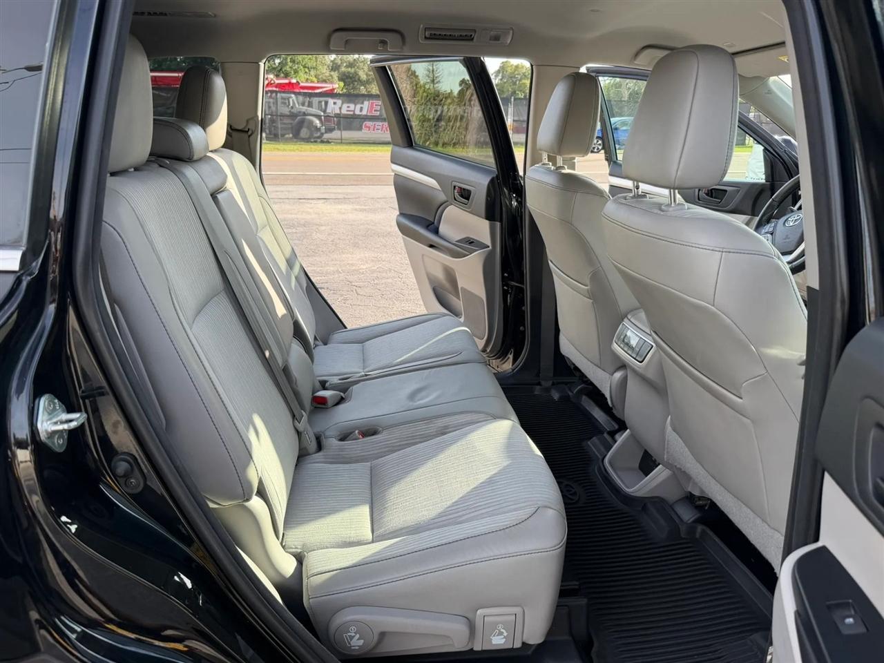 Toyota Highlander LE Plus AWD V6 2018