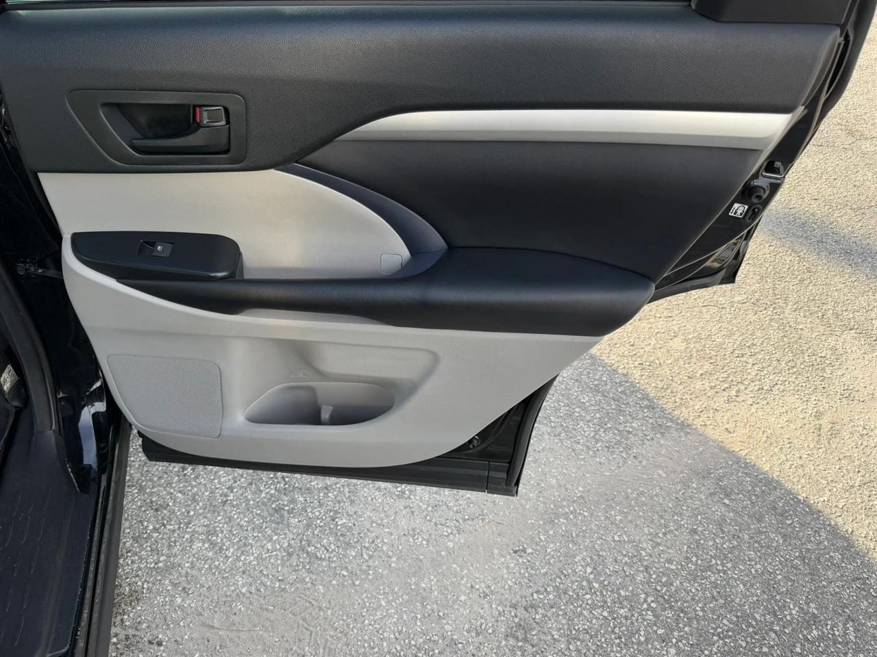 Toyota Highlander LE Plus AWD V6 2018