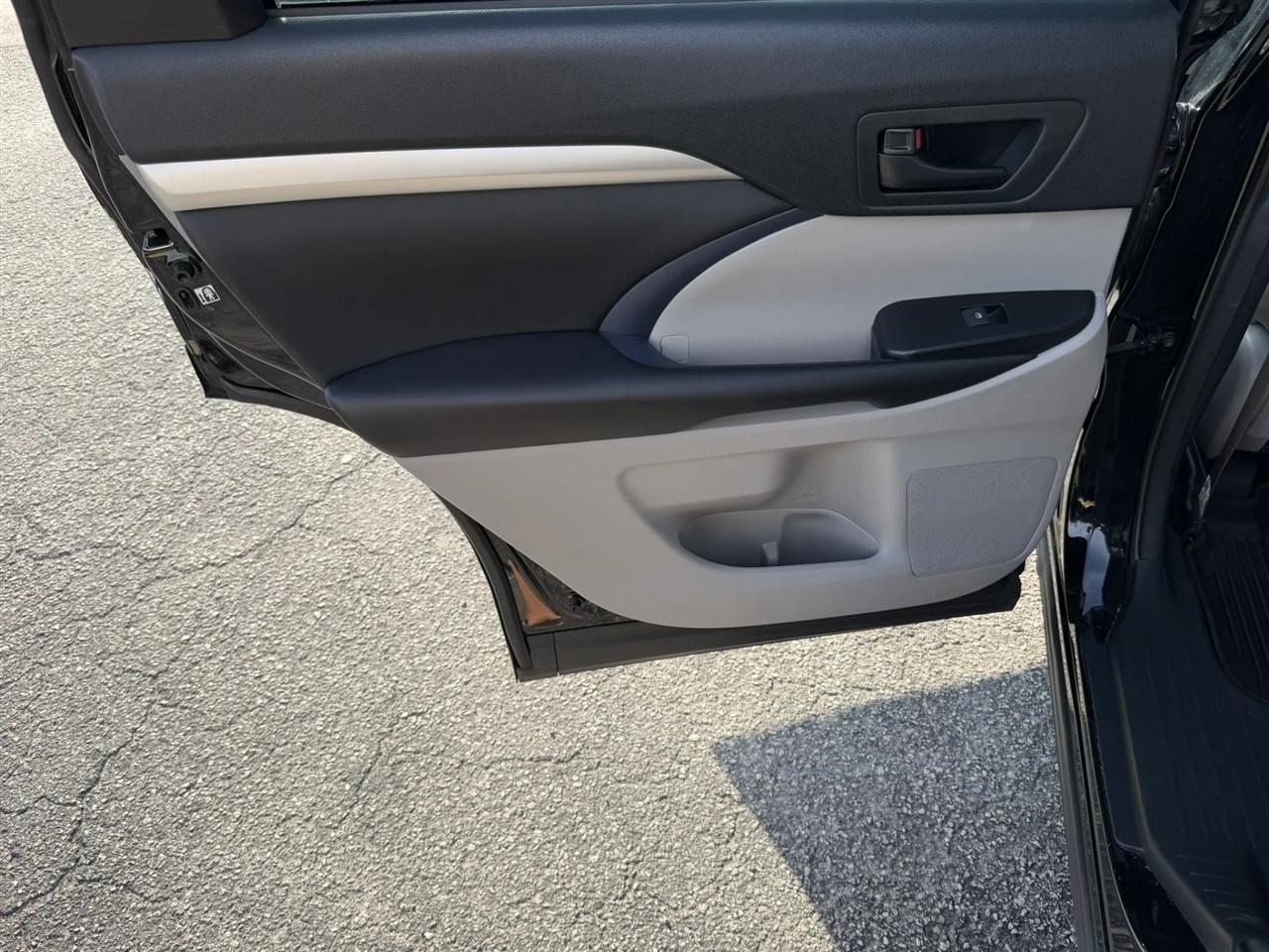 Toyota Highlander LE Plus AWD V6 2018
