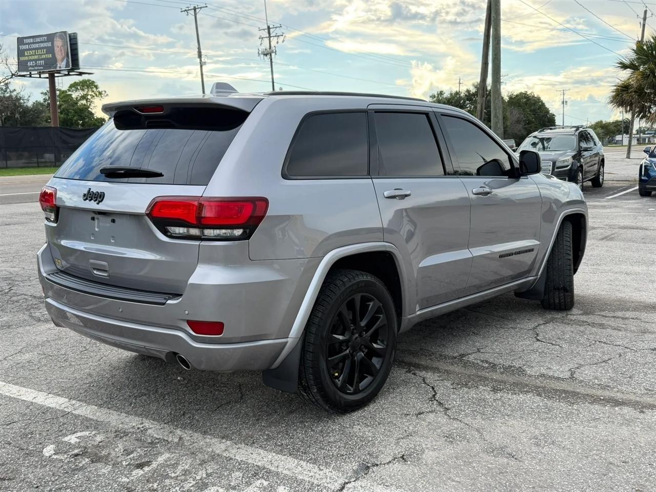 Jeep Grand Cherokee Laredo X 2WD 2021