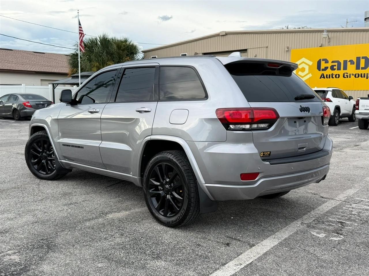 Jeep Grand Cherokee Laredo X 2WD 2021