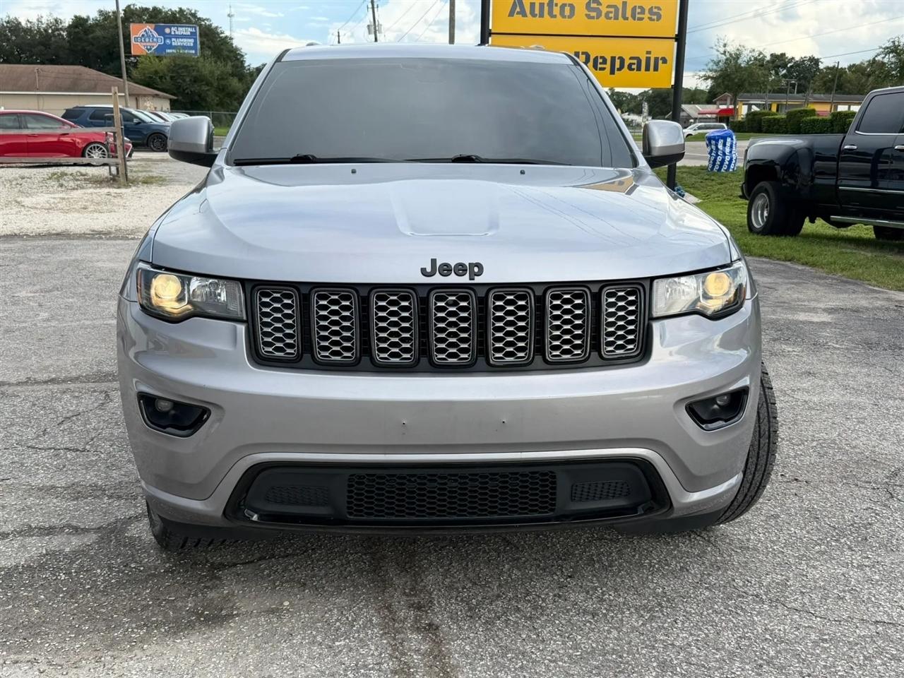 Jeep Grand Cherokee Laredo X 2WD 2021