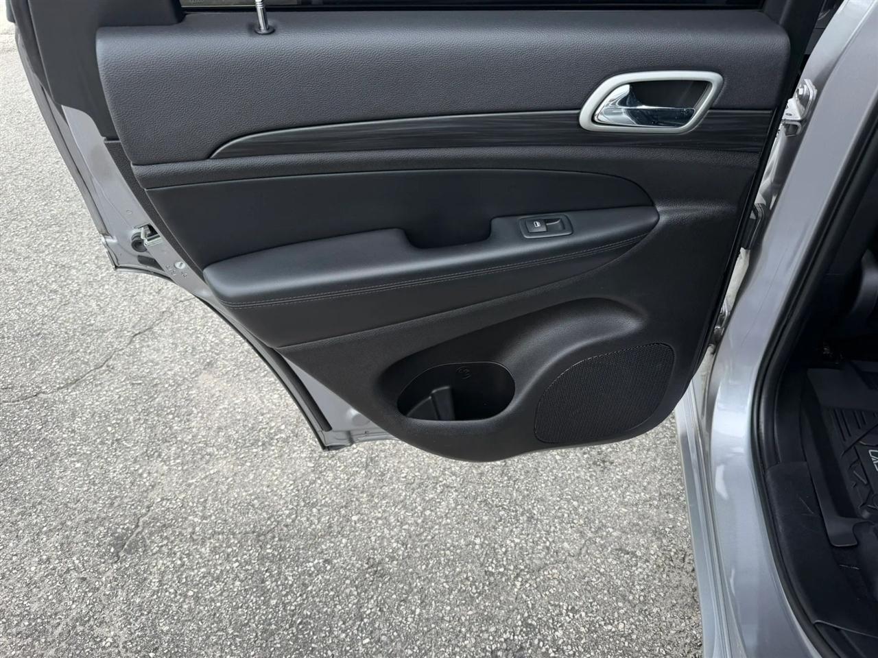 Jeep Grand Cherokee Laredo X 2WD 2021