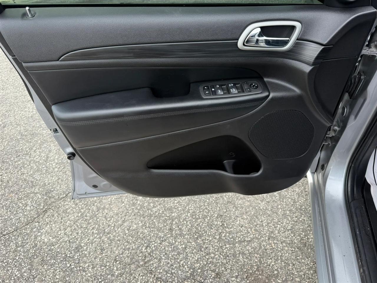 Jeep Grand Cherokee Laredo X 2WD 2021