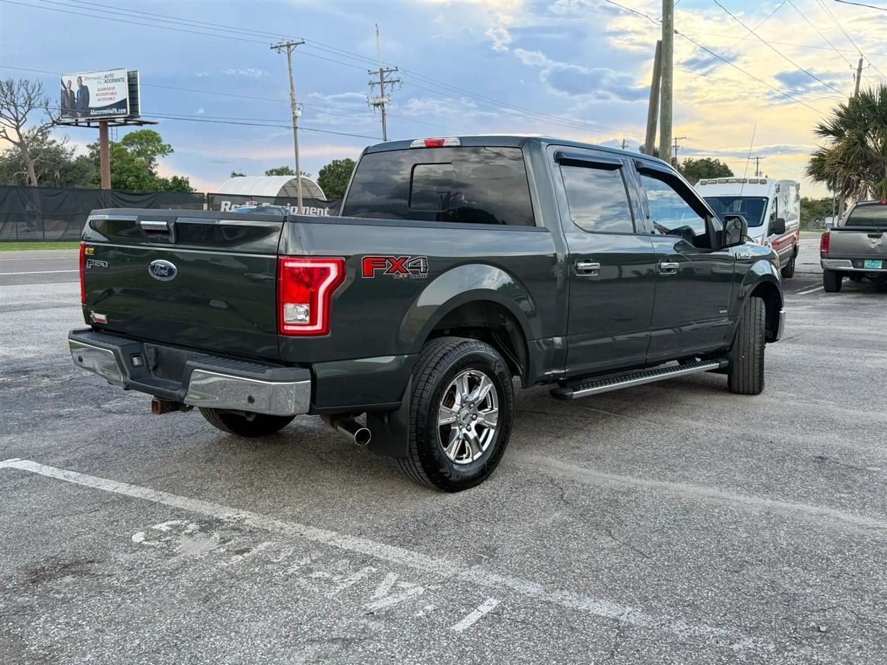 Ford F-150 XLT SuperCrew 5.5-ft. Bed 4WD 2015