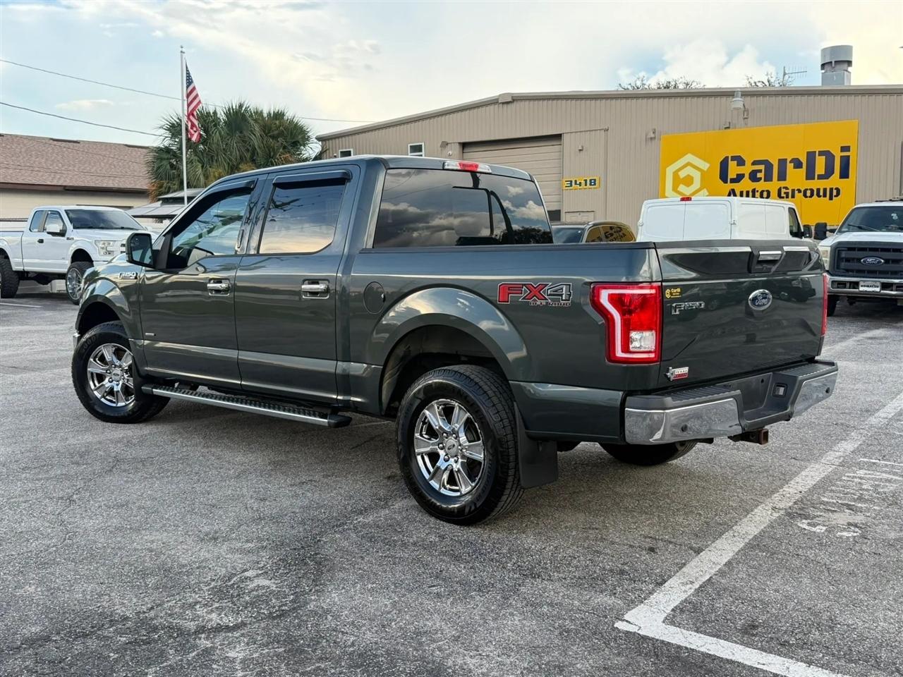 Ford F-150 XLT SuperCrew 5.5-ft. Bed 4WD 2015