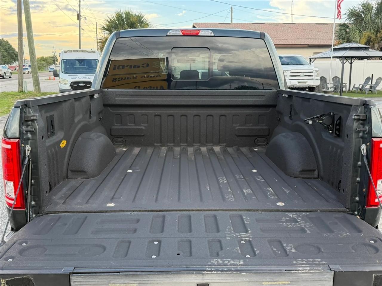 Ford F-150 XLT SuperCrew 5.5-ft. Bed 4WD 2015