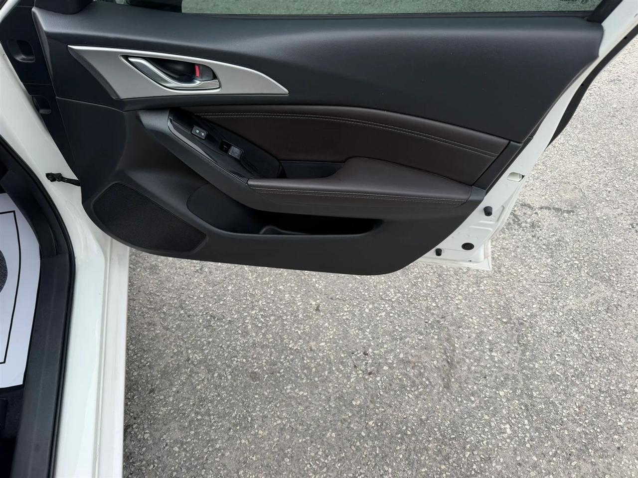 Mazda MAZDA3 s Touring AT 4-Door 2018