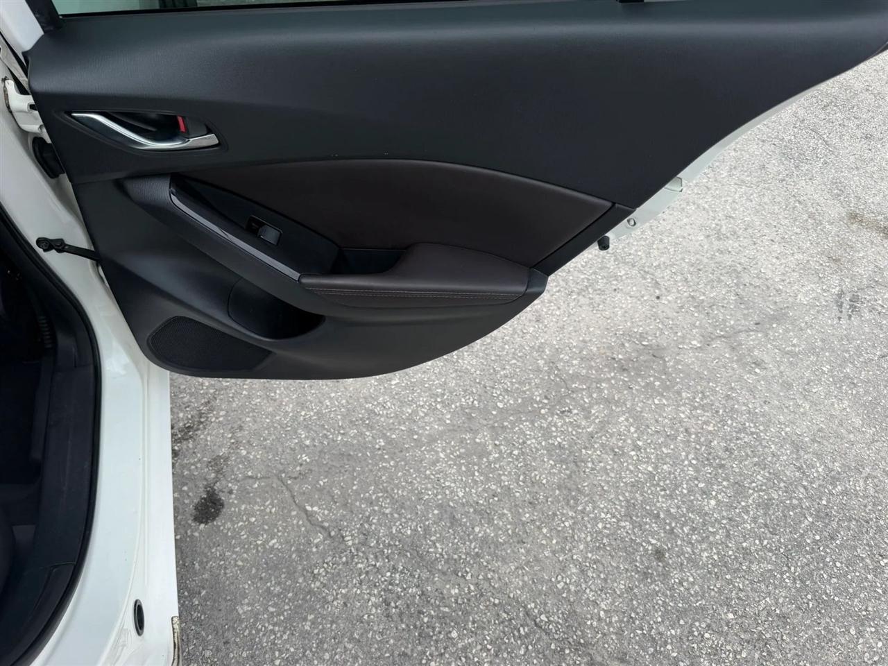 Mazda MAZDA3 s Touring AT 4-Door 2018