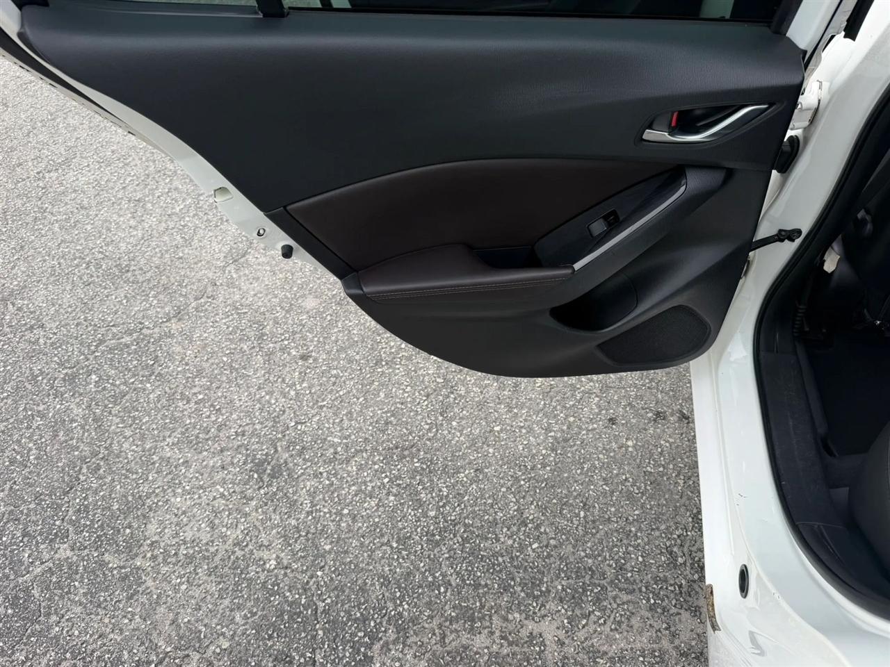 Mazda MAZDA3 s Touring AT 4-Door 2018