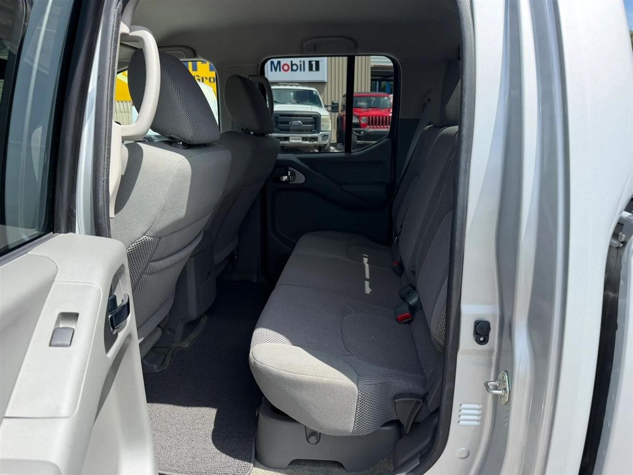 Nissan Frontier S Crew Cab 5AT 2WD 2017