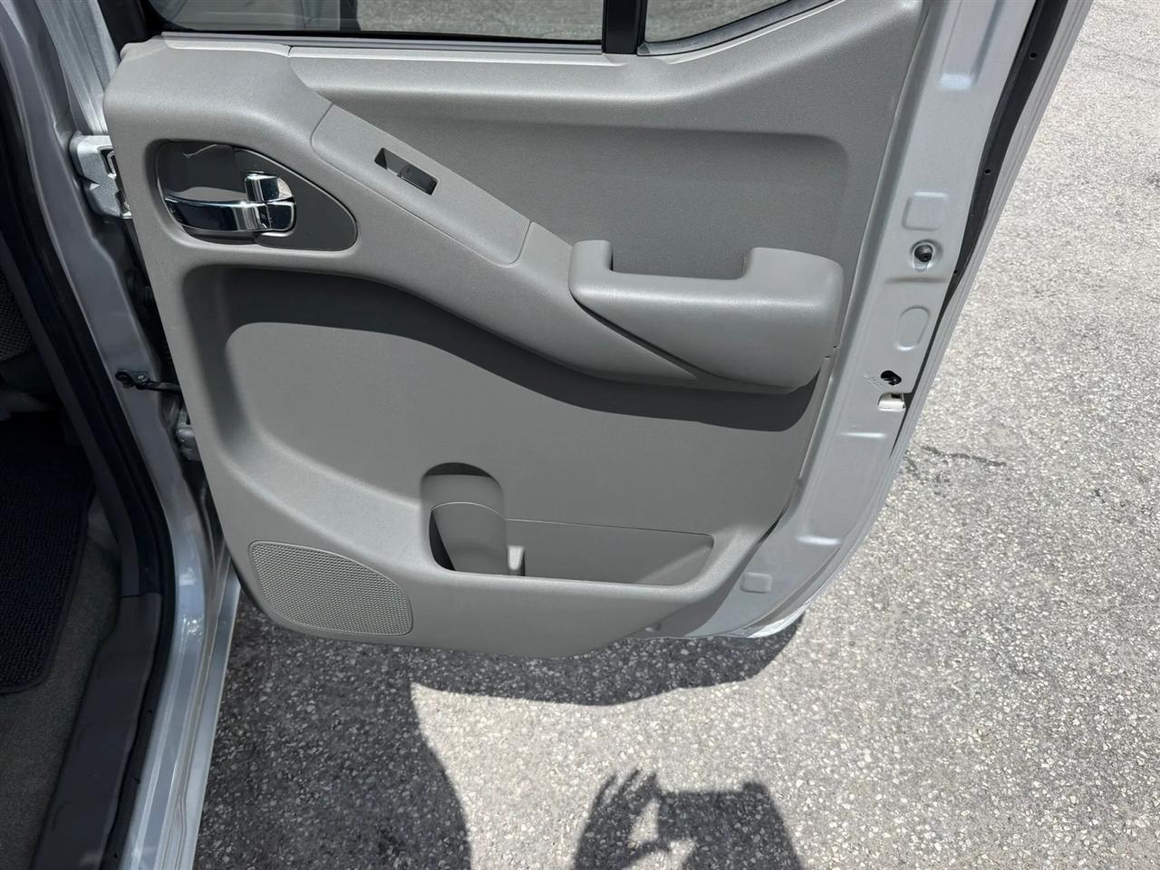 Nissan Frontier S Crew Cab 5AT 2WD 2017