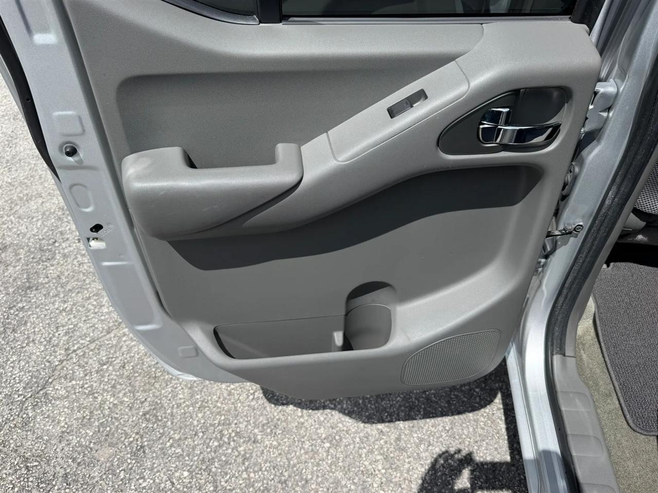 Nissan Frontier S Crew Cab 5AT 2WD 2017