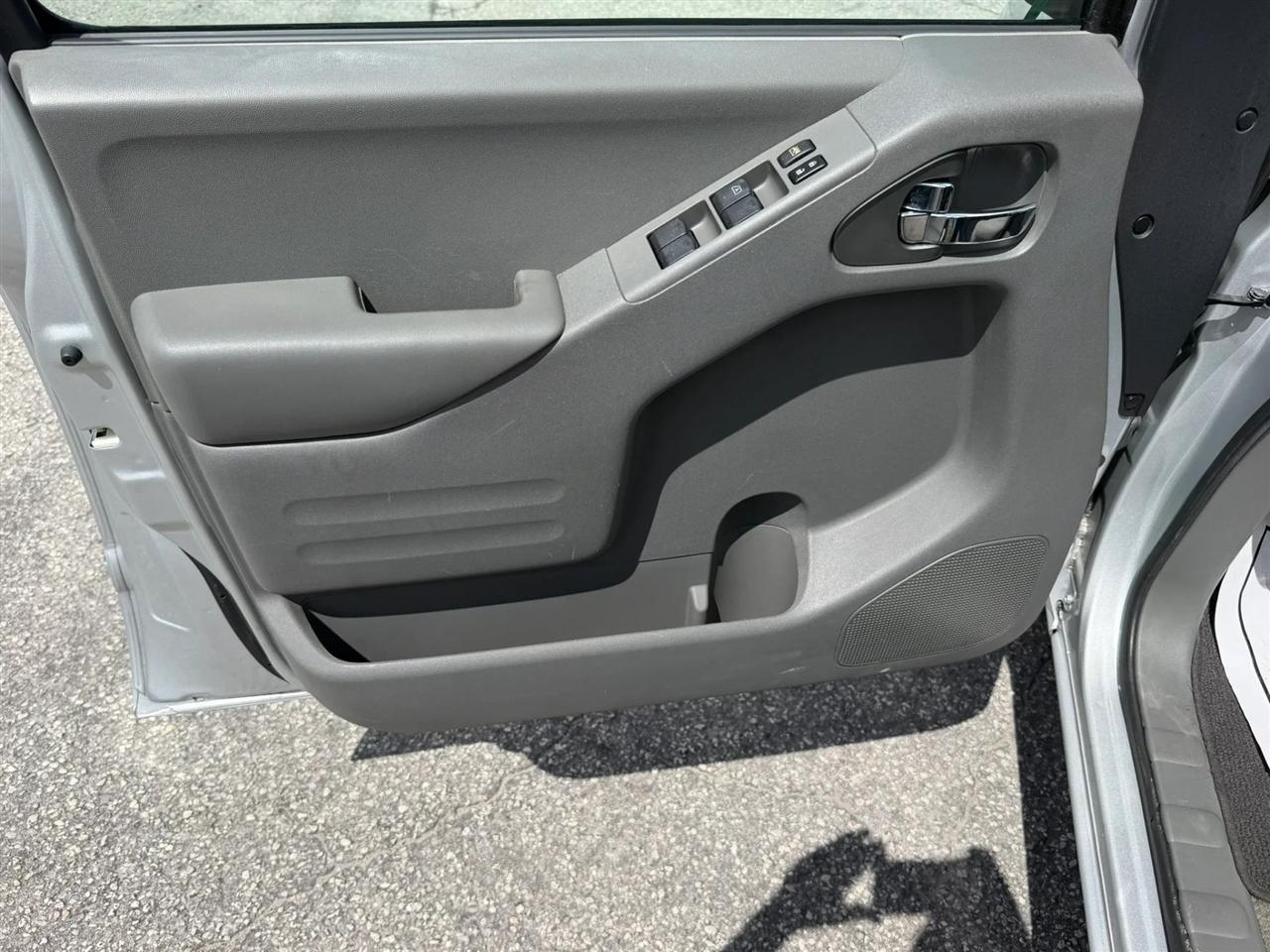 Nissan Frontier S Crew Cab 5AT 2WD 2017