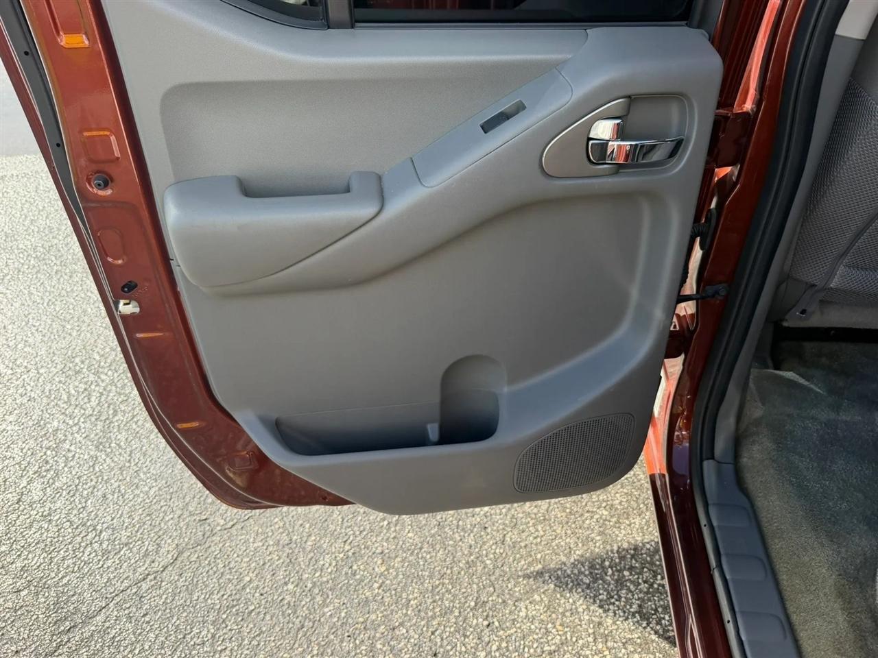 Nissan Frontier S Crew Cab 5AT 2WD 2017