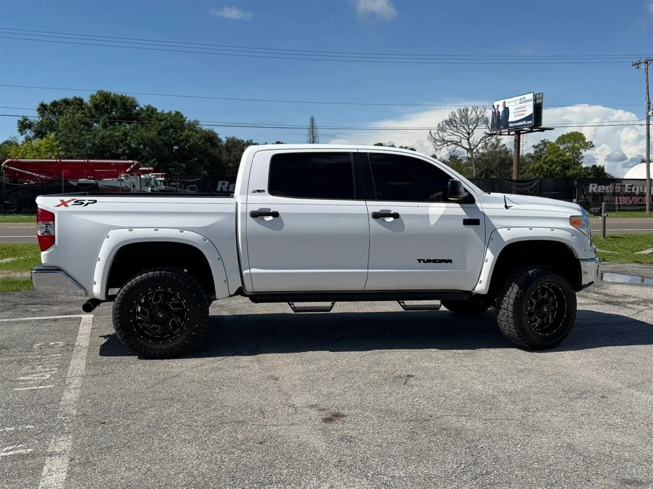 Toyota Tundra SR5 5.7L V8 FFV CrewMax 2WD 2017