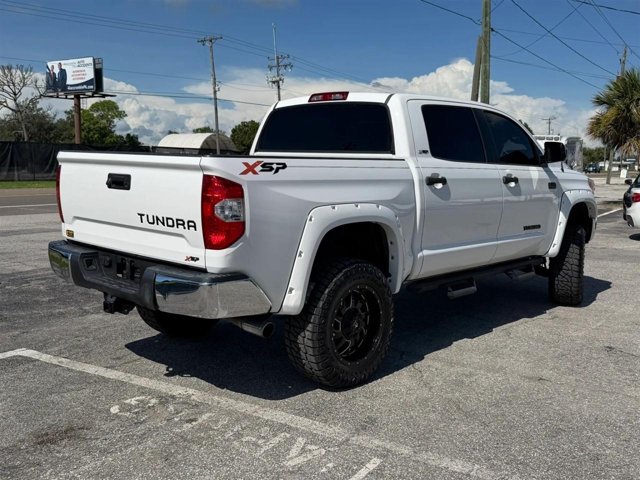 Toyota Tundra SR5 5.7L V8 FFV CrewMax 2WD 2017
