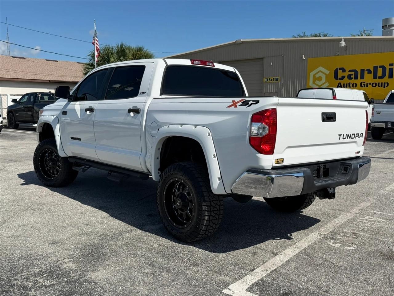 Toyota Tundra SR5 5.7L V8 FFV CrewMax 2WD 2017