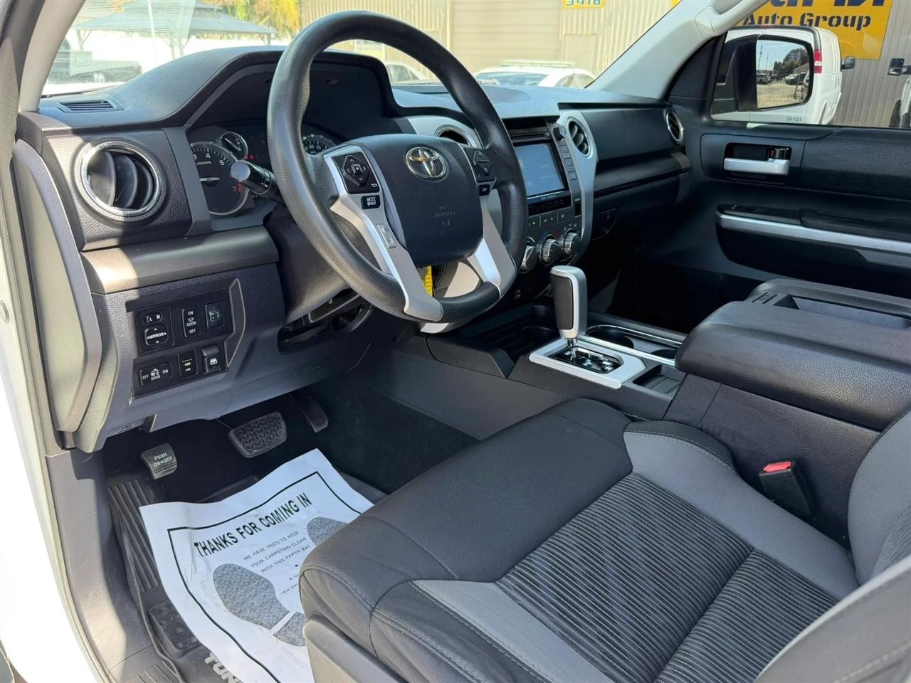 Toyota Tundra SR5 5.7L V8 FFV CrewMax 2WD 2017