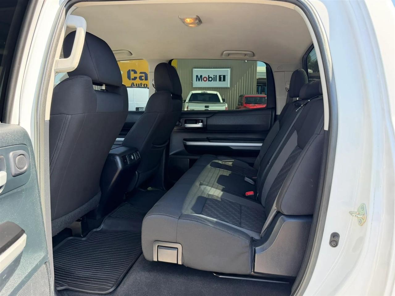 Toyota Tundra SR5 5.7L V8 FFV CrewMax 2WD 2017