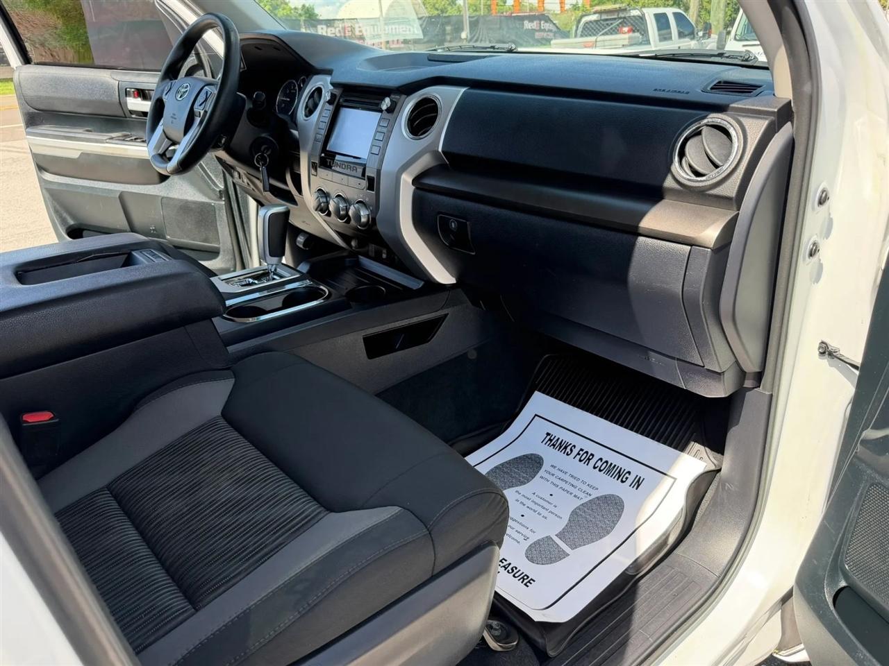Toyota Tundra SR5 5.7L V8 FFV CrewMax 2WD 2017