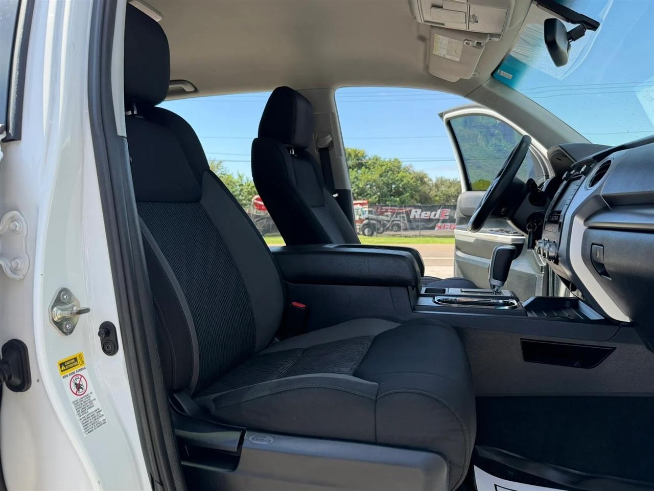 Toyota Tundra SR5 5.7L V8 FFV CrewMax 2WD 2017