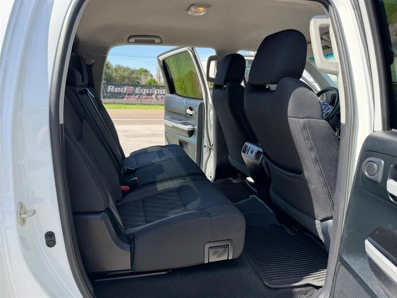 Toyota Tundra SR5 5.7L V8 FFV CrewMax 2WD 2017
