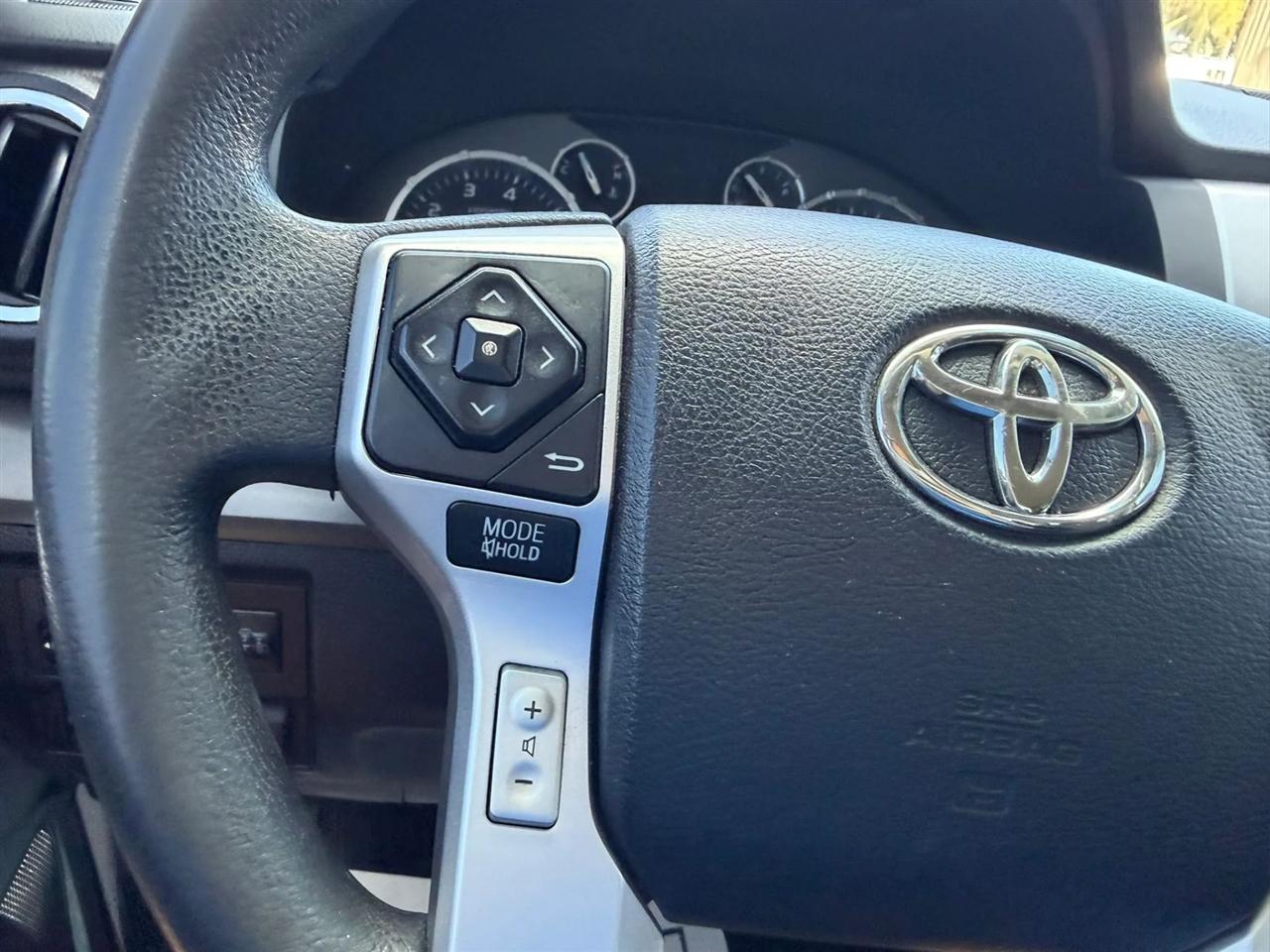 Toyota Tundra SR5 5.7L V8 FFV CrewMax 2WD 2017