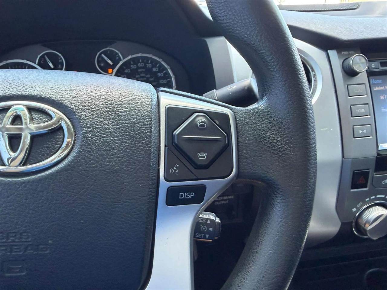 Toyota Tundra SR5 5.7L V8 FFV CrewMax 2WD 2017
