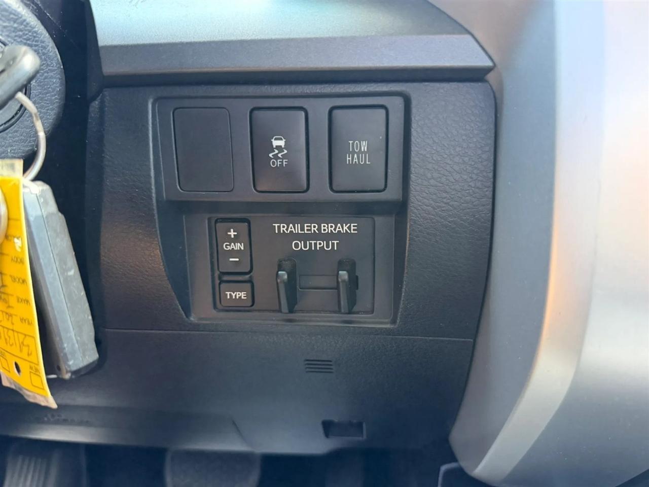 Toyota Tundra SR5 5.7L V8 FFV CrewMax 2WD 2017