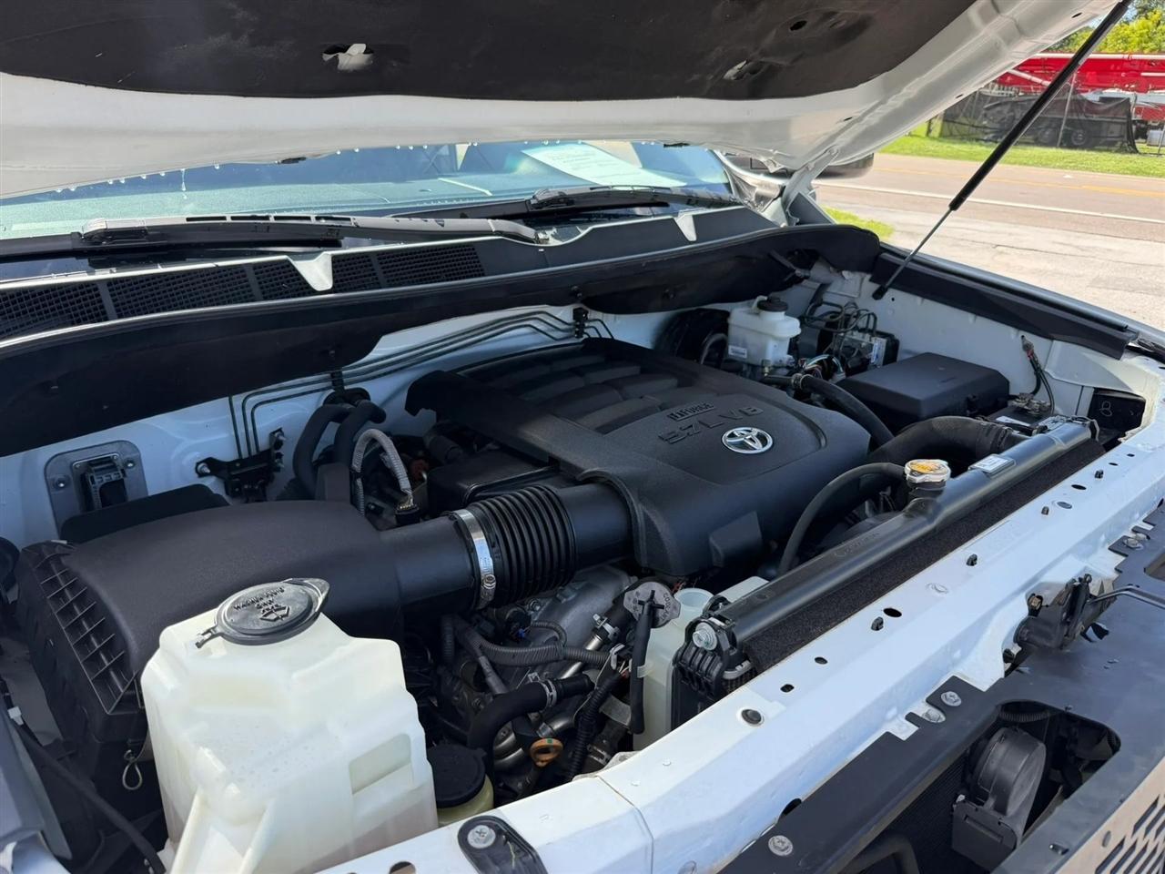 Toyota Tundra SR5 5.7L V8 FFV CrewMax 2WD 2017